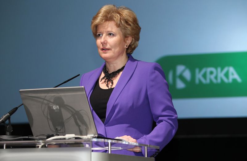 Na začetku simpozija je udeležence nagovorila mag. Elizabeta Suhadolc, direktorica Marketinga v Krki.